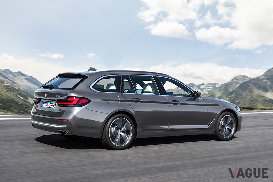 改良新型BMW「5シリーズ」。写真は530iツーリング
