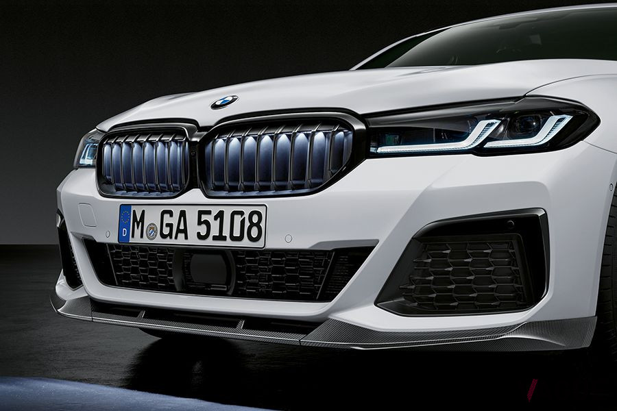 改良新型BMW「5シリーズ」Mパフォーマンスパーツ装着車