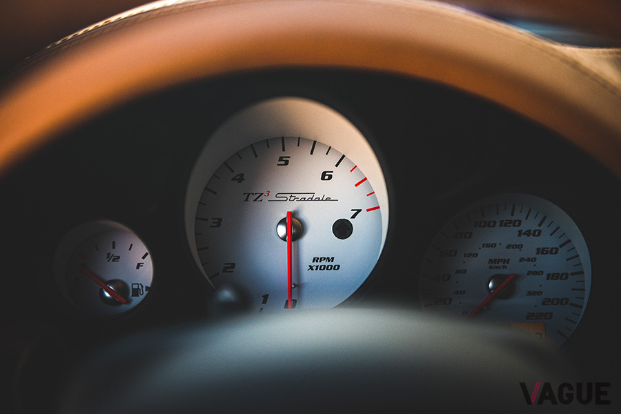 メーターパネルはセンターにタコメーターが配置される（C）2019 Courtesy of RM Sotheby's
