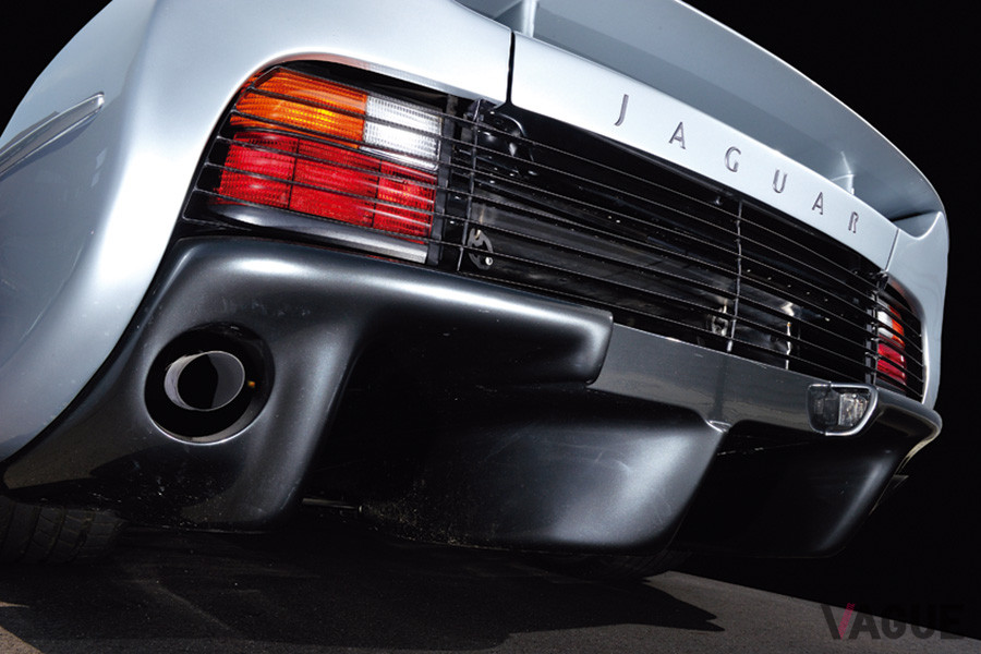 最高速度220mph（時速352km／h）を目標としていただけに底部はフラットボトム化されている