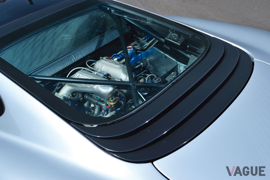 最高出力542ps、最大トルク65.7kgmを発生するエンジン