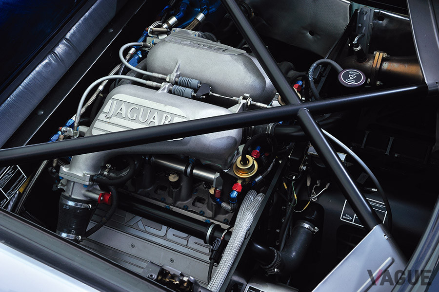 当時のグループCカー「XJR-10／11」に搭載していた3.5リッター水冷V6ツインターボをデチューンしたエンジン
