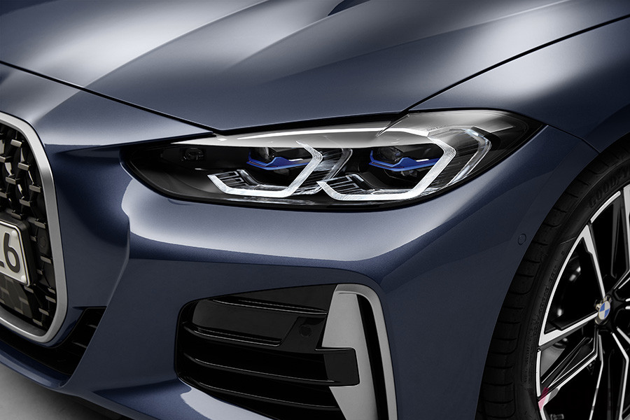 ヘッドライトはLEDが標準