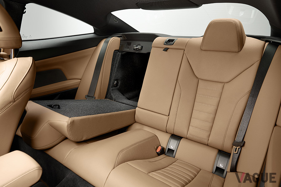 BMW 4シリーズ・クーペのリアシートは4：2：4の可倒式
