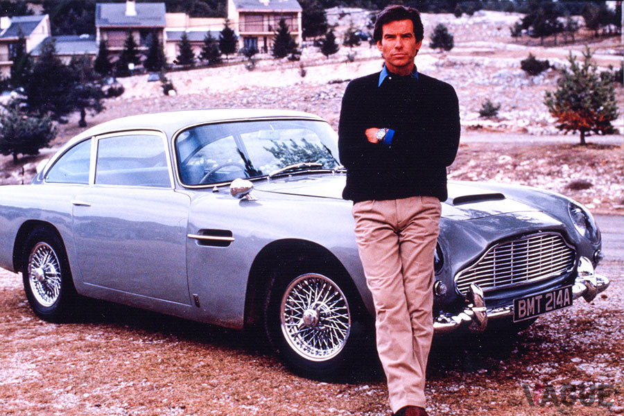 アストンマーティンDB5は、映画『007ゴールドフィンガー』の劇中車で有名になった