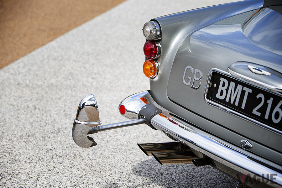 劇中車の秘密兵器を再現して搭載される（C）2019 Courtesy of RM Sotheby’s