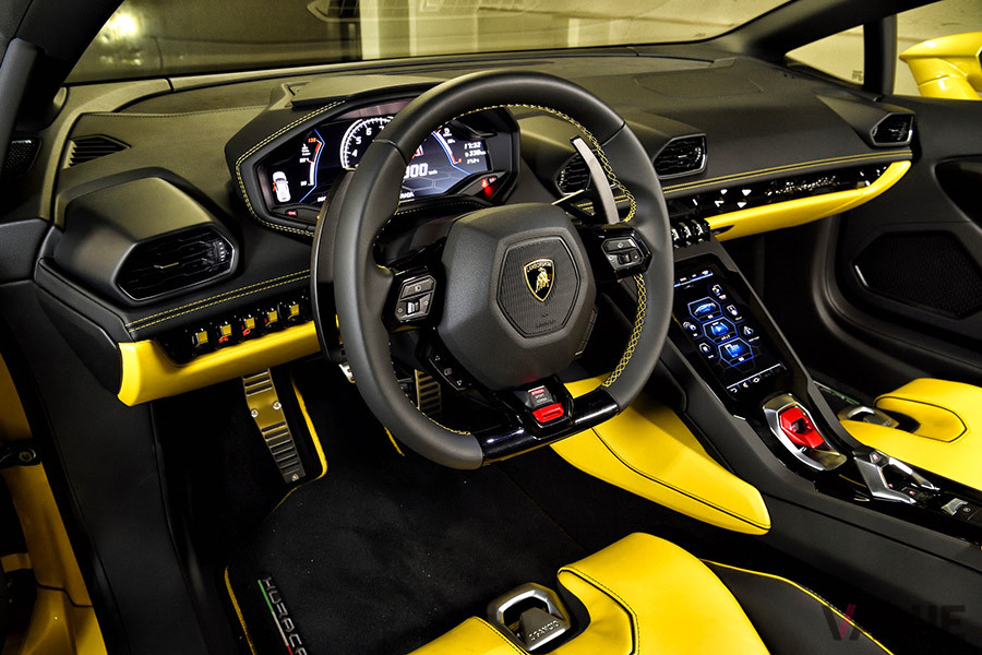 インフォテイメントも一新された、ランボルギーニ「Huracán EVO RWD」のコクピット