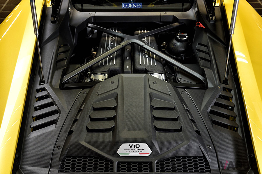 自然吸気のV型10気筒エンジンは、いまや貴重な存在である