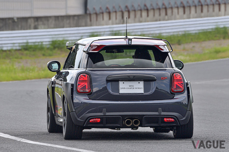 オン・ザ・レール感覚で狙った走行ラインをトレースする事が可能