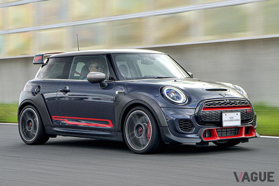 ミニJCW GPは、ほぼレーシングカーに近い感覚で、サーキットを走ってこそ、その魅力が味わえるクルマである