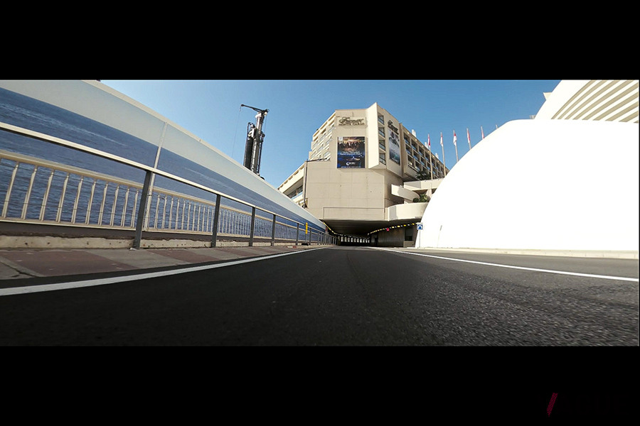 トンネル内は、エンジンサウンドに聞き惚れてしまう