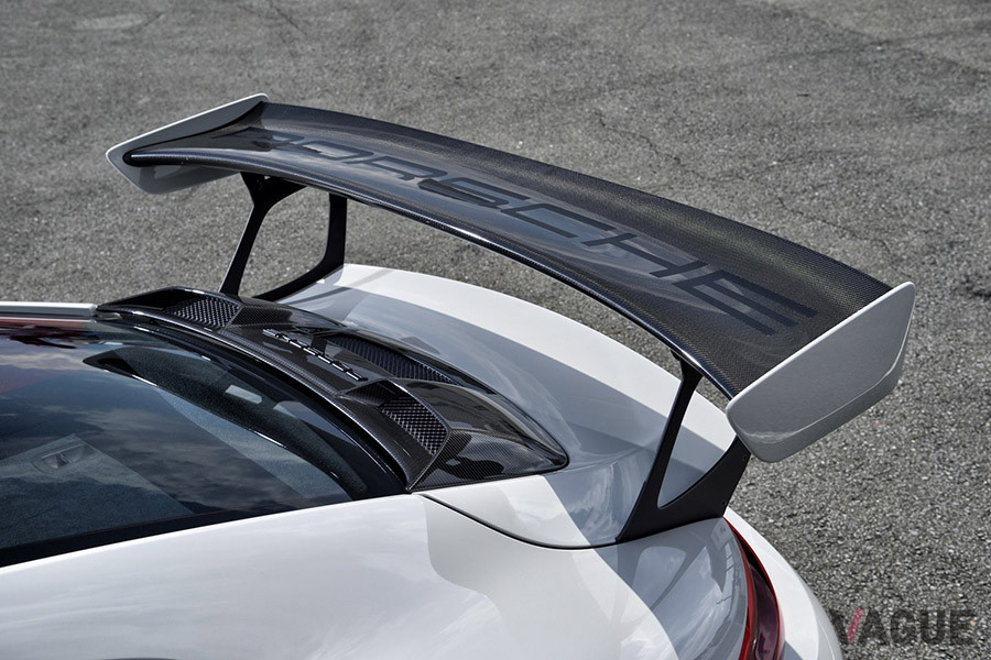 ポルシェ911 GTS2RSの巨大なリアウイング