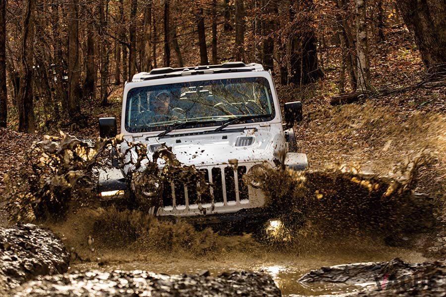 悪路の走破性は、ソフトトップになっても変わらない