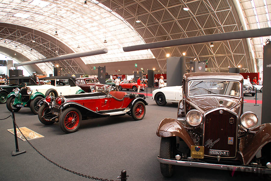 「Alfaromeo 100×100」展覧会の風景
