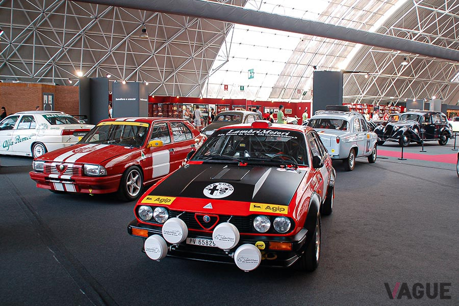 「Alfaromeo 100×100」展覧会の風景