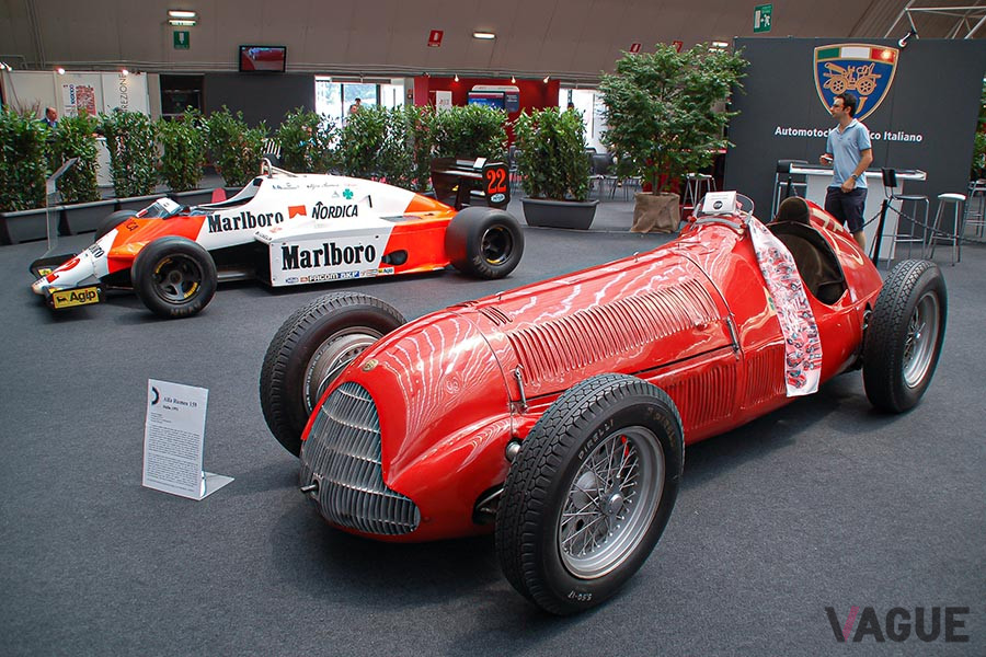 「Alfaromeo 100×100」展覧会の風景