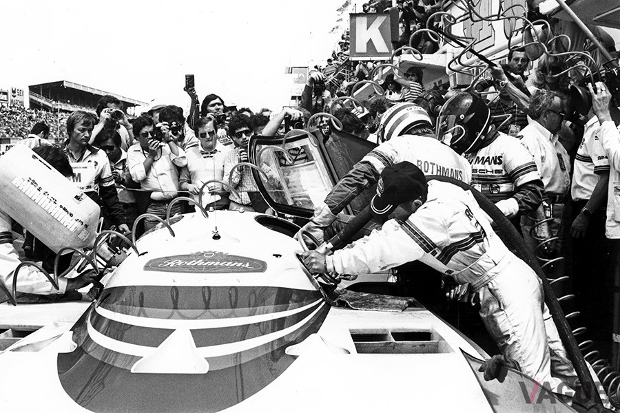1982年ル・マン、ピットストップするポルシェ「956LH」