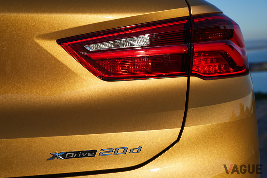 BMW「X2 xDrive20d」のエンブレム