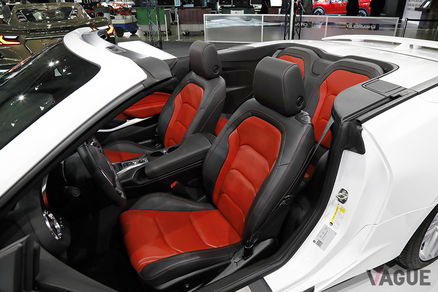 東京オートサロン2020で日本初公開された改良新型シボレー「カマロ コンバーチブル」のインテリア