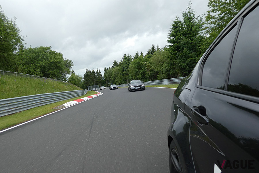 写真はGalgenkopの右コーナーを過ぎたところ。左側の小さな186の距離標に近づいていき、その10m手前で一番左に寄り、そこから右に向かっていく