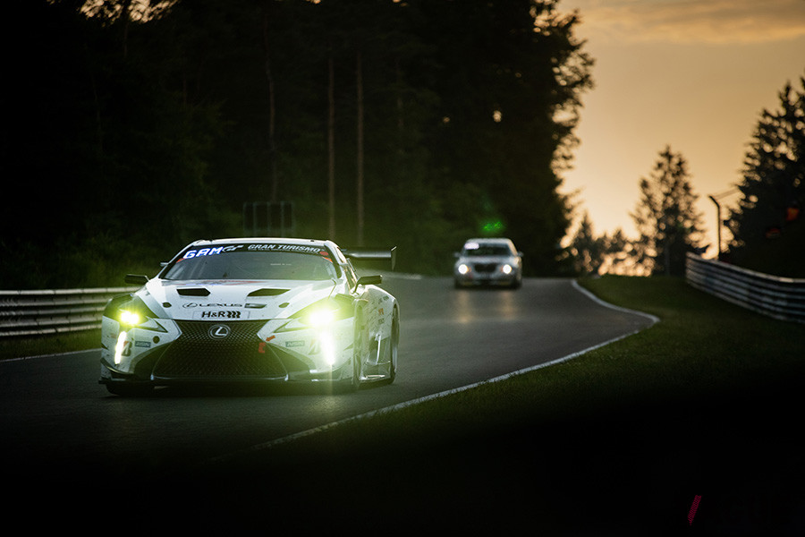 ニュルブルクリンク24時間耐久レースのワンシーン