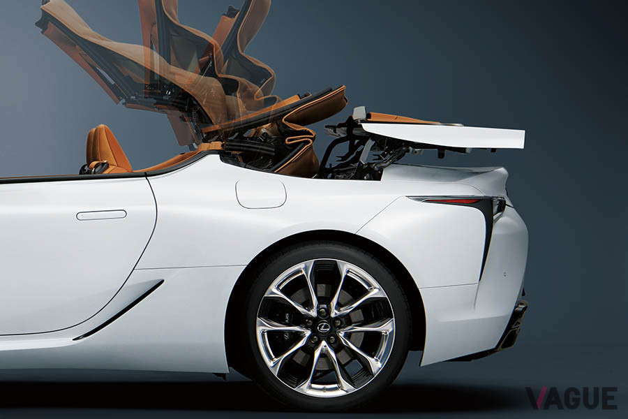レクサス「LC500 コンバーチブル」のソフトトップ