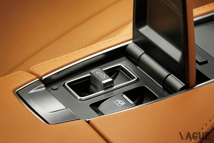 レクサス「LC500 コンバーチブル」のルーフ開閉ボタン