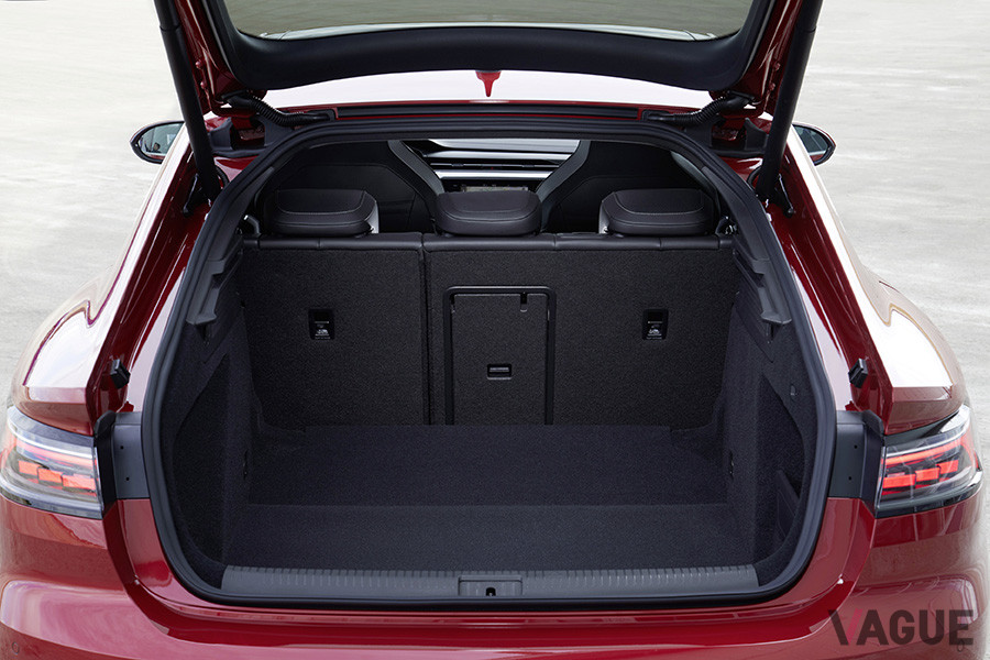 VW改良新型「アルテオン」R-Lineの荷室