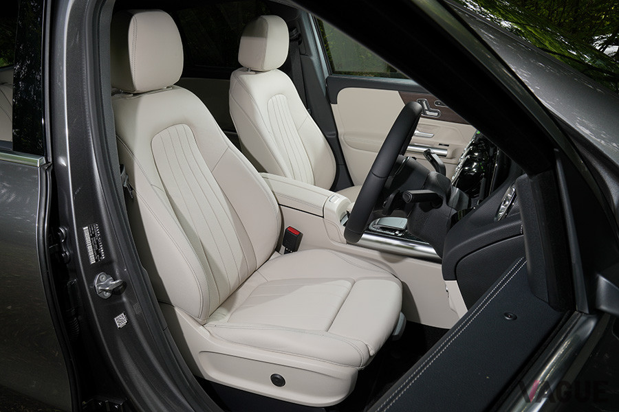 メルセデス・ベンツ新型「GLA」のフロントシート