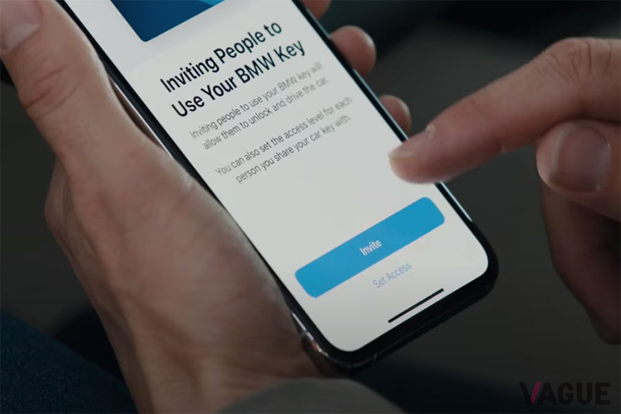 6月22日に開催されたアップルの世界開発者会議「WWDC2020」の様子。iPhoneデジタルキーの使い方が映像で紹介された