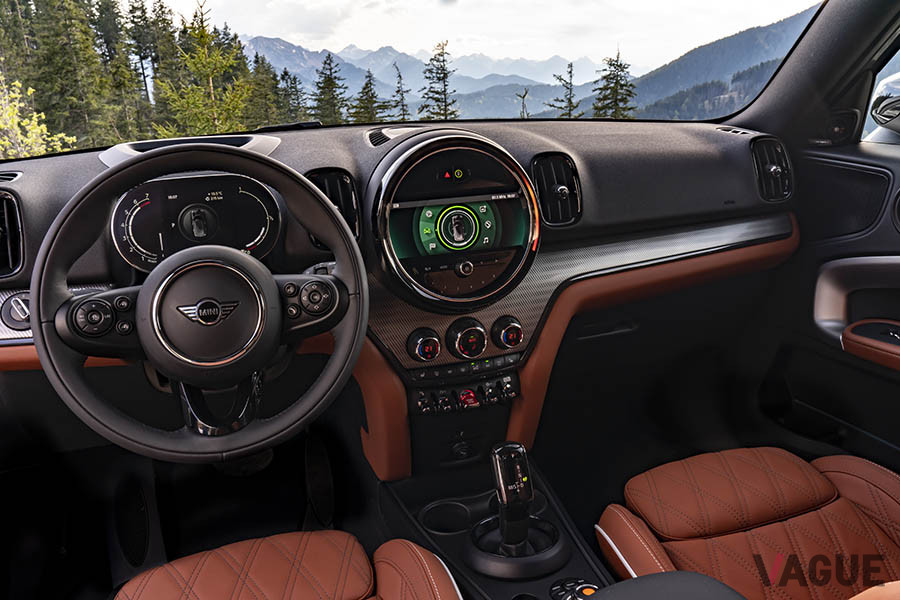 改良新型「MINIクロスオーバー」のインパネ