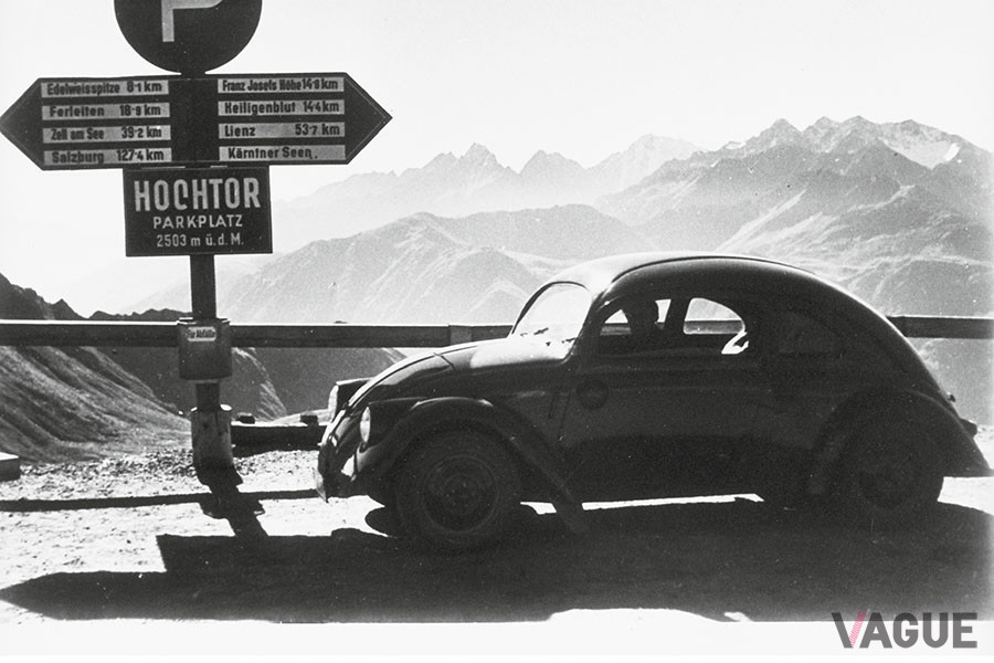 ドイツの国民車構想によりフェルディナント・ポルシェが開発したVW「タイプ1」。写真は1937年の「VW30」