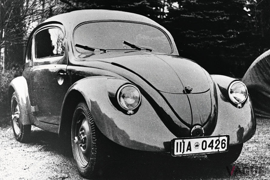 ドイツの国民車構想によりフェルディナント・ポルシェが開発したVW「タイプ1」。写真は「VW30」