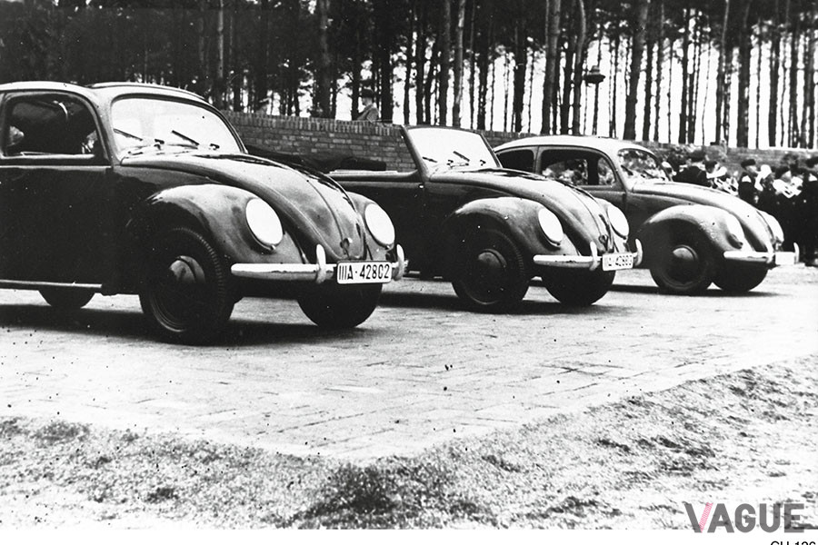 ドイツの国民車構想によりフェルディナント・ポルシェが開発したVW「タイプ1」。写真は1938年のビートルカブリオ