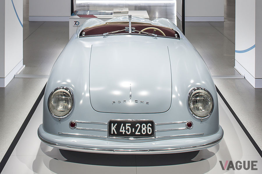 1948年に試作されたポルシェ「356 001」。プロトタイプは2シーターのオープンモデルだった