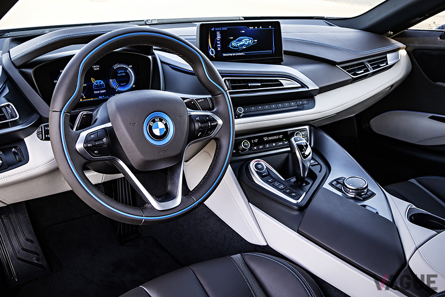 BMW i8のインパネ