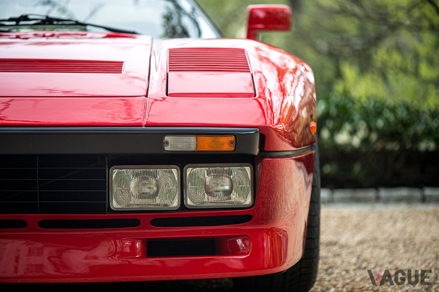 大きな角目のフォグランプとパッシングライトが特徴（C）2020 Courtesy of RM Sotheby's