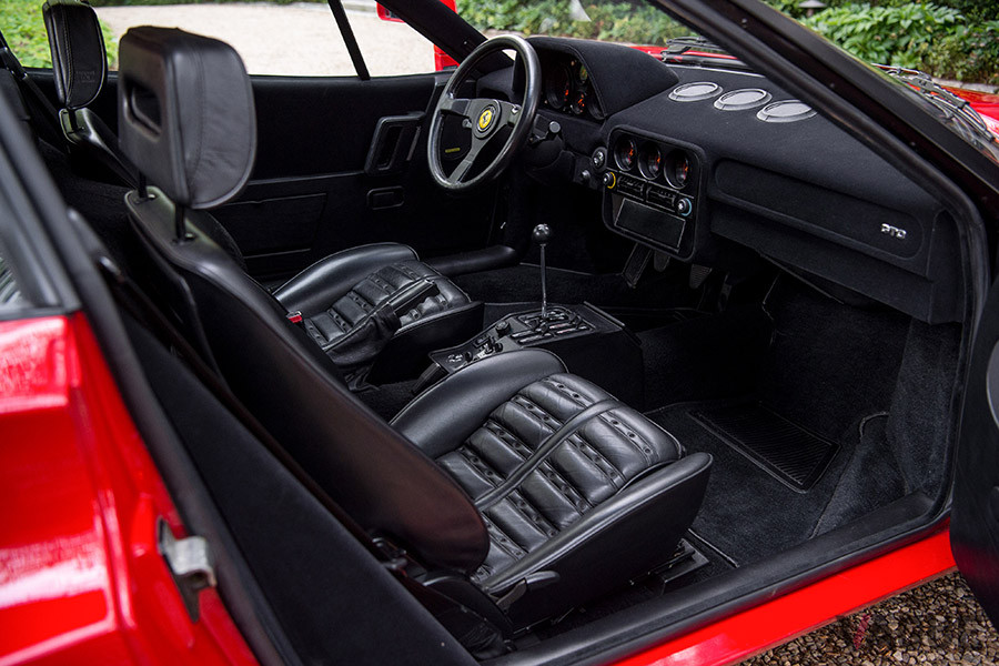 この個体の内装はブラック1色で統一されている（C）2020 Courtesy of RM Sotheby's