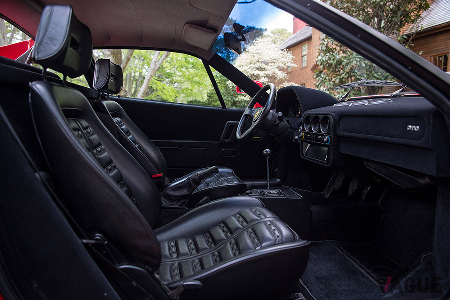 この個体の内装はブラック1色で統一されている（C）2020 Courtesy of RM Sotheby's