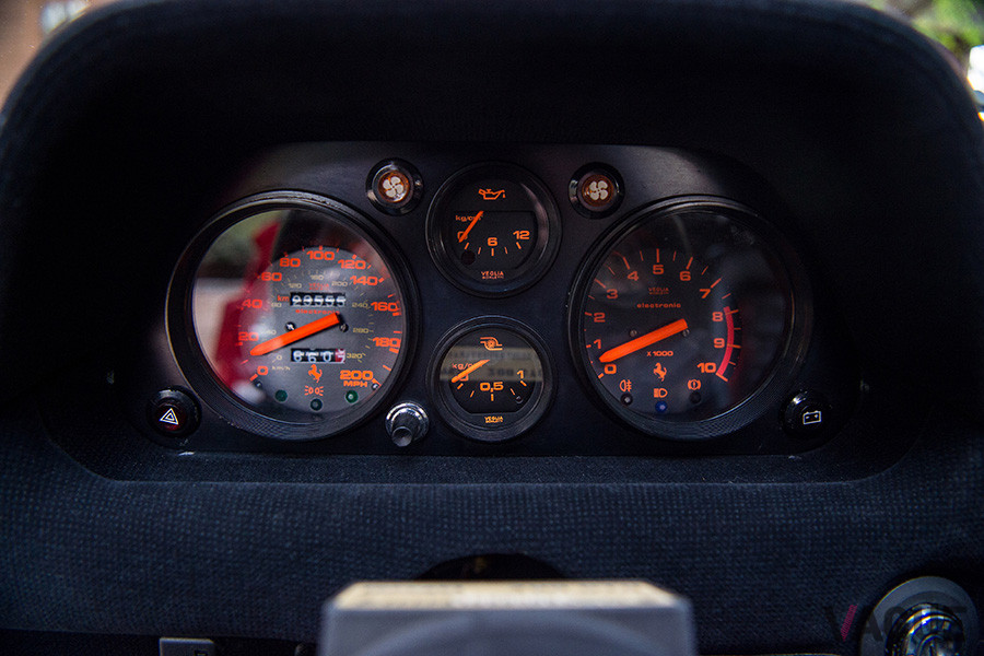 ブラックにオレンジのメーターが当時のフェラーリの常道であった（C）2020 Courtesy of RM Sotheby's