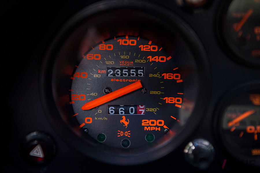 スピードメーターは、200mphまで刻まれている（C）2020 Courtesy of RM Sotheby's