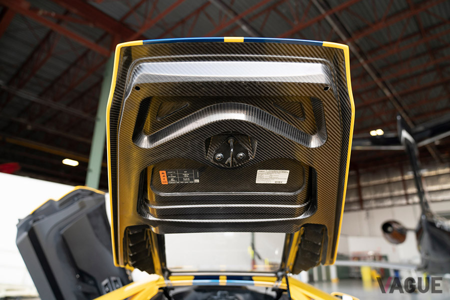 エンジンフードもカーボンファイバー製（C）2020 Courtesy of RM Sotheby's