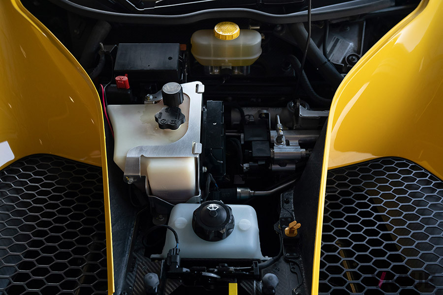 ウォッシャータンクやオイル関係の整備性も悪くない（C）2020 Courtesy of RM Sotheby's