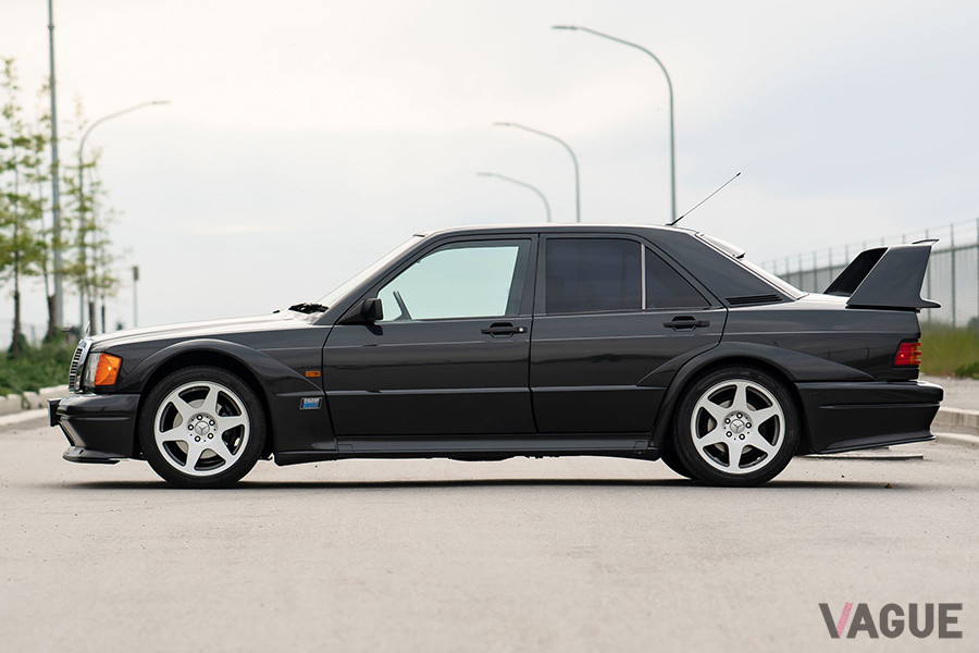 サイドビューを見れば、巨大なリアウイングがよくわかる（C）2020 Courtesy of RM Sotheby's