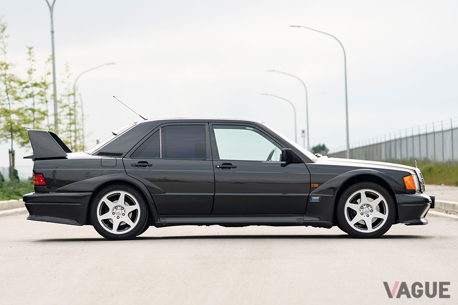 サイドビューを見れば、巨大なリアウイングがよくわかる（C）2020 Courtesy of RM Sotheby's