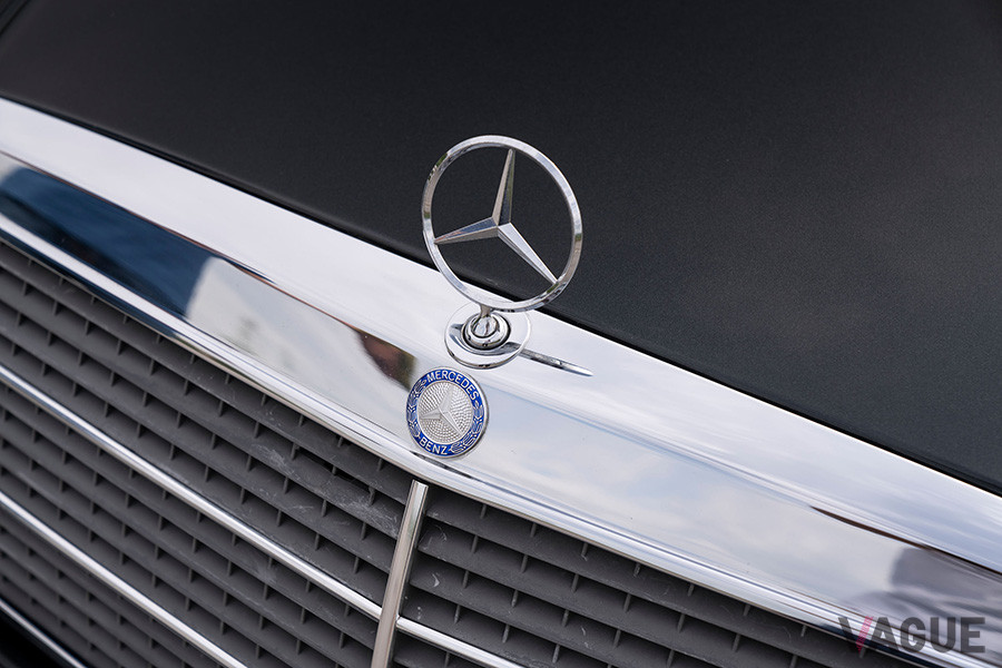 スポーツモデルであるが、当時はスリーポインテッドスターのマスコットが装備されていた（C）2020 Courtesy of RM Sotheby's