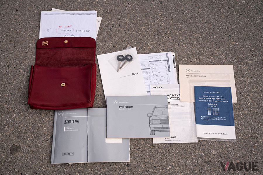 取扱説明書や整備手帳は日本語で揃っている（C）2020 Courtesy of RM Sotheby's