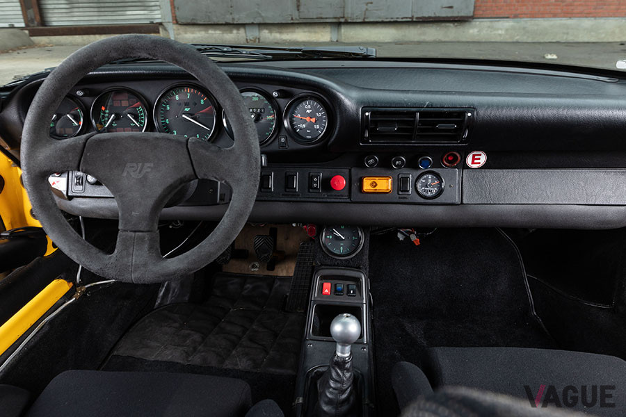 1997年型Ruf CTR2シュポルトのコックピット（c）2020 Courtesy of RM Sotheby's