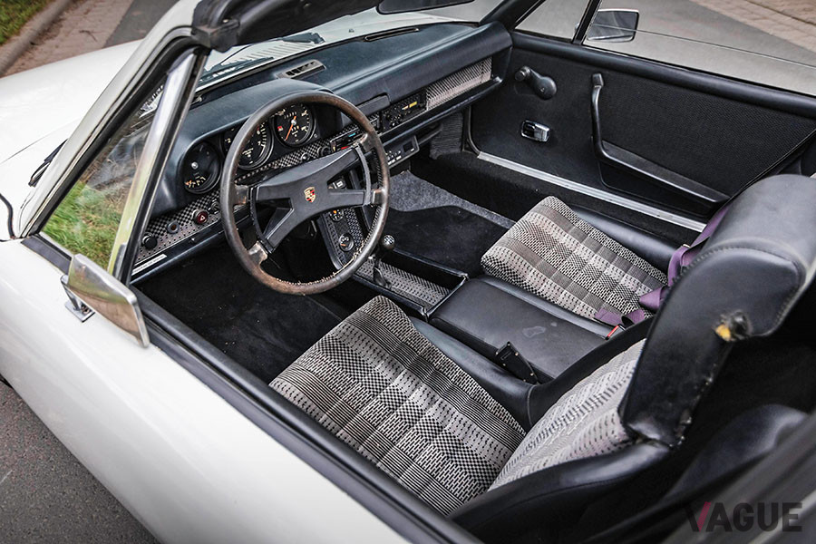 1966年型912のコックピット（c）2020 Courtesy of RM Sotheby's