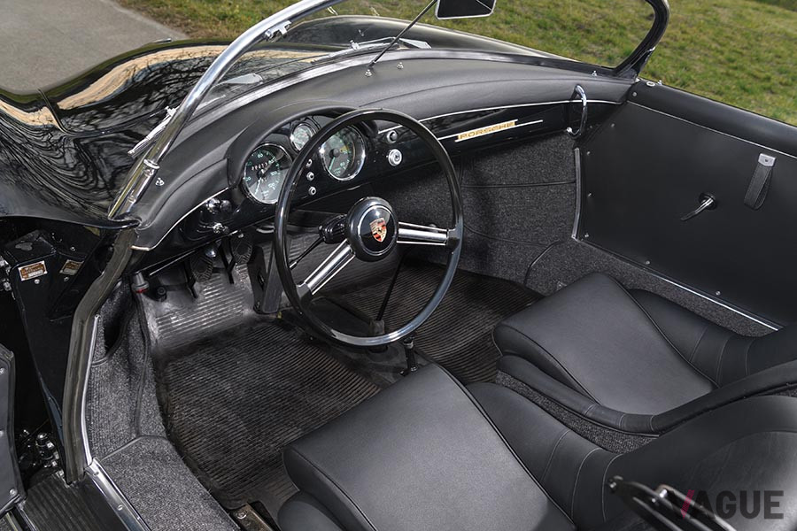 1955年型356スピードスターのコックピット（c）2020 Courtesy of RM Sotheby's